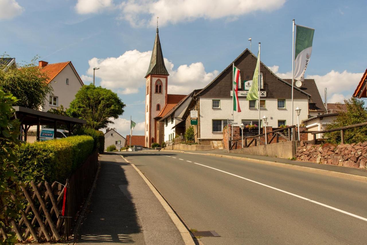 Hotel Landgasthof Hoelzer Фрёнденберг Экстерьер фото